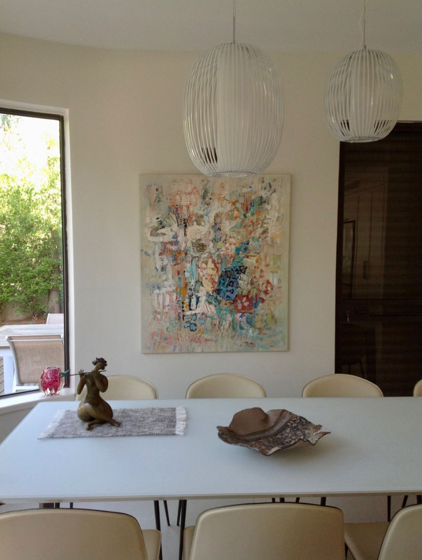 a lamp and a painting in a room